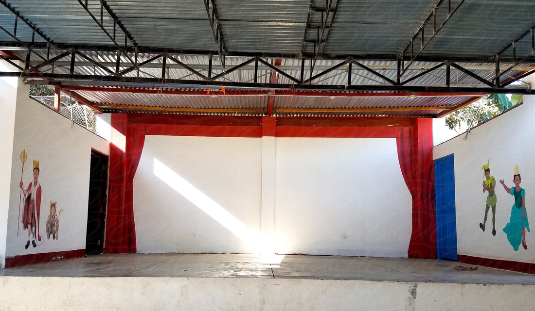 Little Actors,   Curtains and Performers